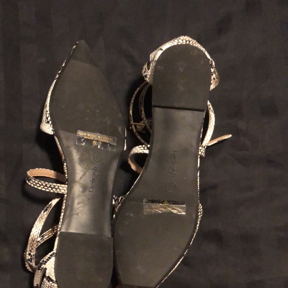 Women’s size 8 snake skin flats - Picture 6 of 7